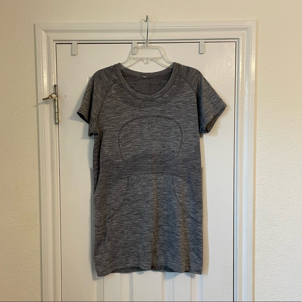 Lululemon Swiftly Tech Shirt in Grey Size 10